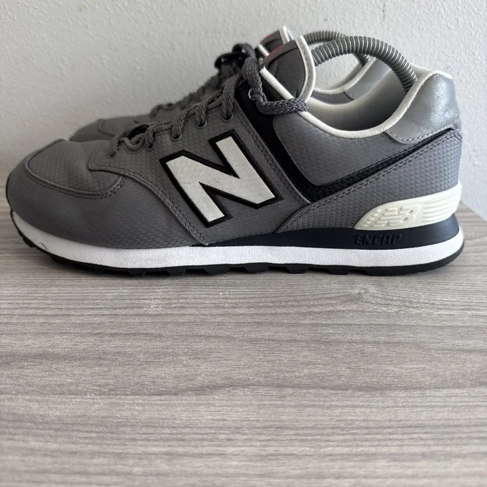 New Balance 574 Men's Sz 9 Grey Athletic Lace Up Shoes Sneakers Castlerock